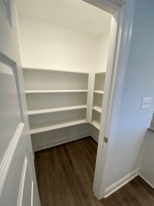 Building Photo - 2318 Bundoran Dr