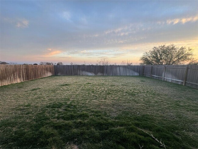 Building Photo - 502 Thunderstorm Ave