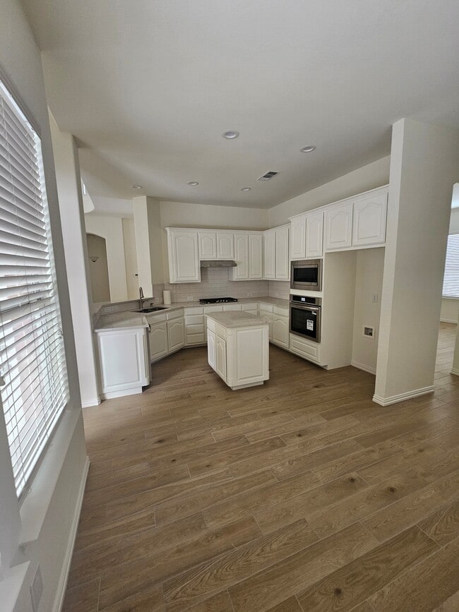 Building Photo - 1732 Auburn Dr