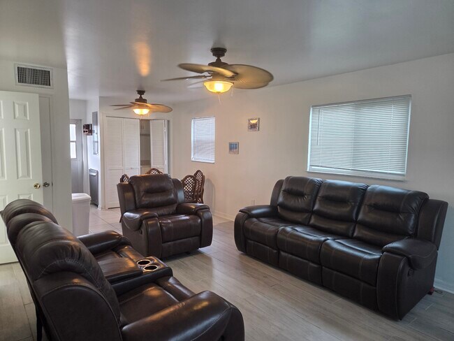 Primary Photo - 17317 Whitewater Ct