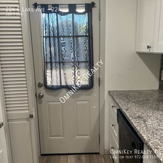 Building Photo - 224 E Lake Ave