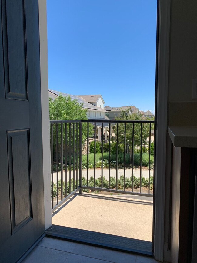 Building Photo - Nice 1 Bed 1 Bath upstairs apartment in the Cannery Neighborhood