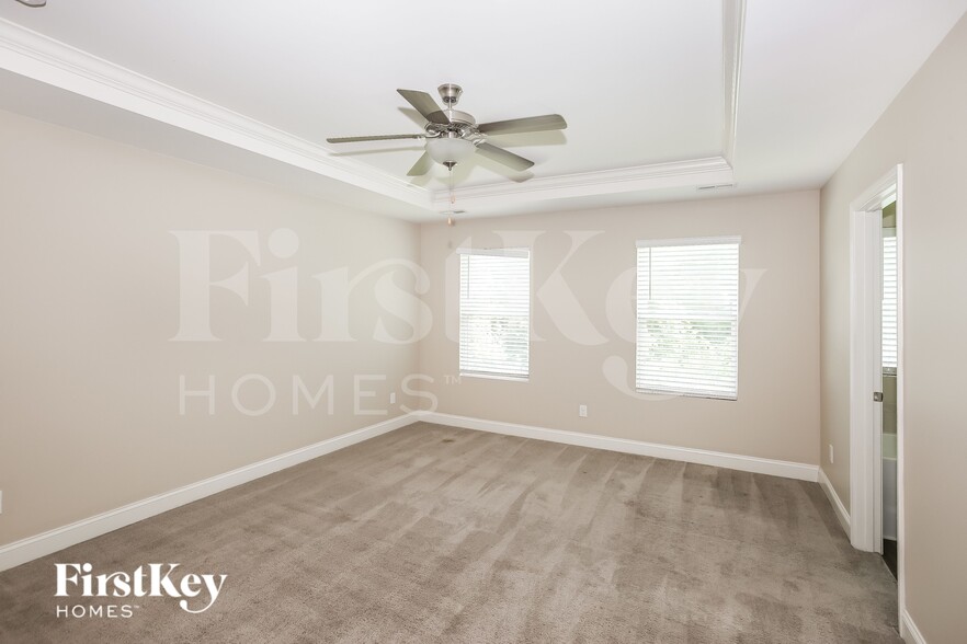 Building Photo - 9329 Sloan Forest Dr