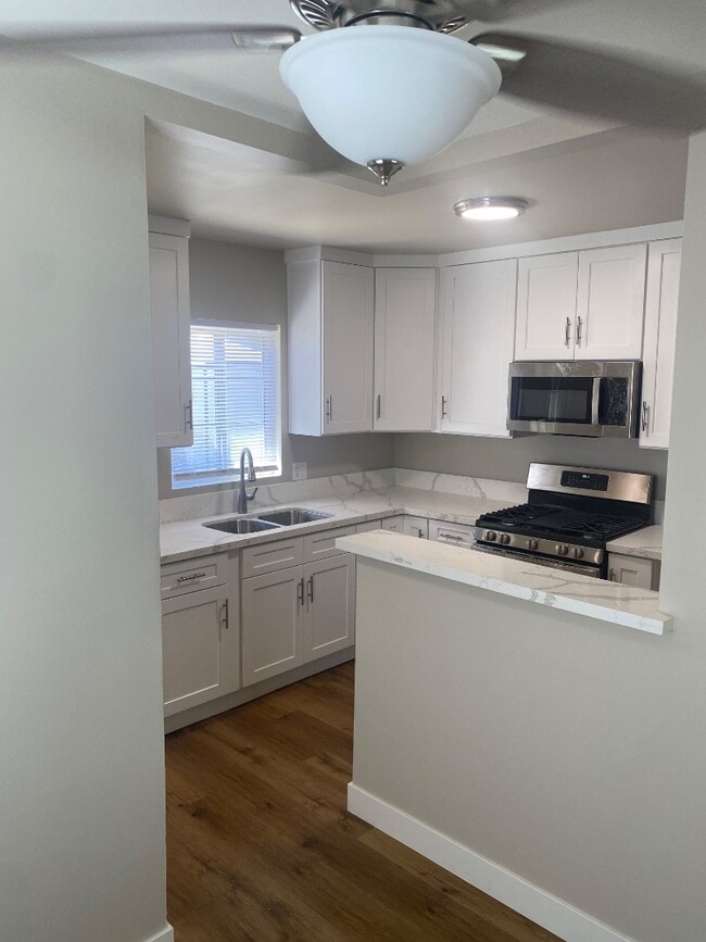 Building Photo - 1728 W 150th St