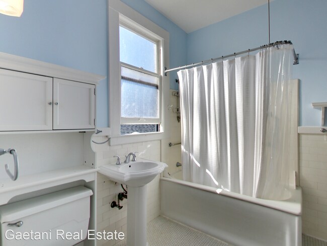 Building Photo - 4 br, 2 bath House - 107 Granville Way (12...