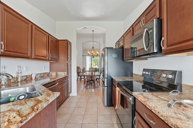 Building Photo - Welcome to this stunning 2-bedroom, 2-bath...