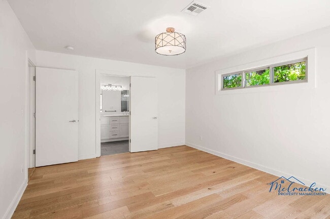 Building Photo - Modernized Spacious 3 Bedroom Home with Lu...