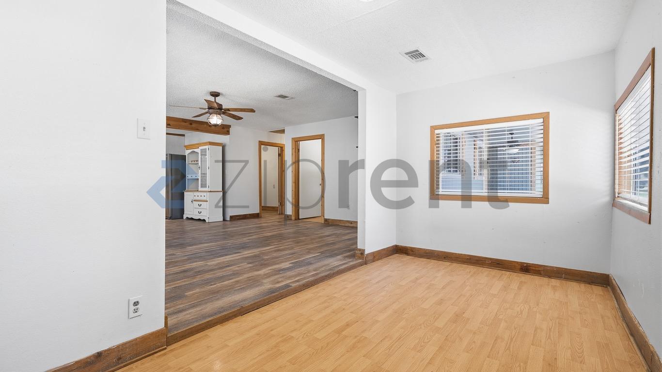 Building Photo - Unit