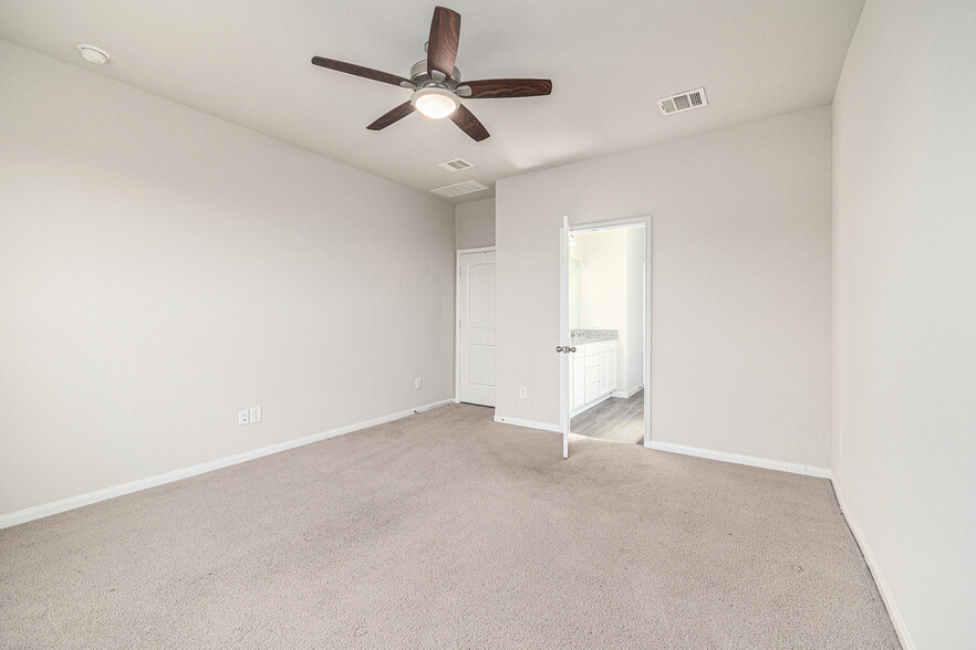 Building Photo - 7431 Merrylands Dr