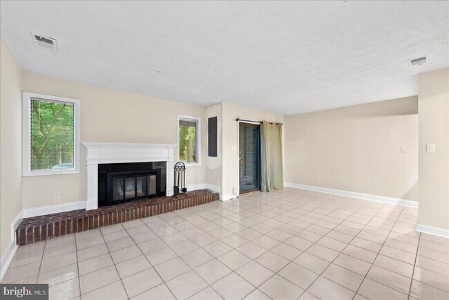 Building Photo - 2224 Glencourse Ln