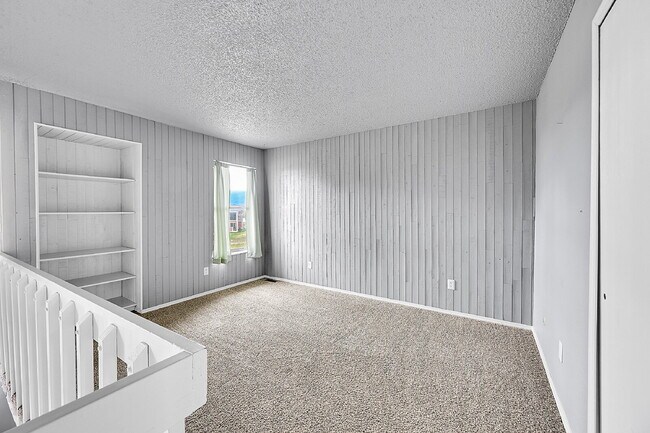 Building Photo - $1,995 - 3 Bed, 2.5 Bath Townhome in Color...