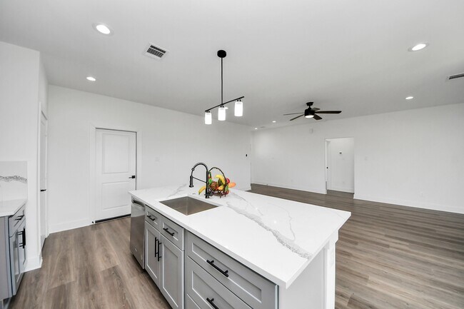 Building Photo - 6273 Rd 5503