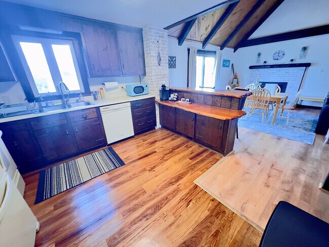 Building Photo - 2 A Cedar Dr