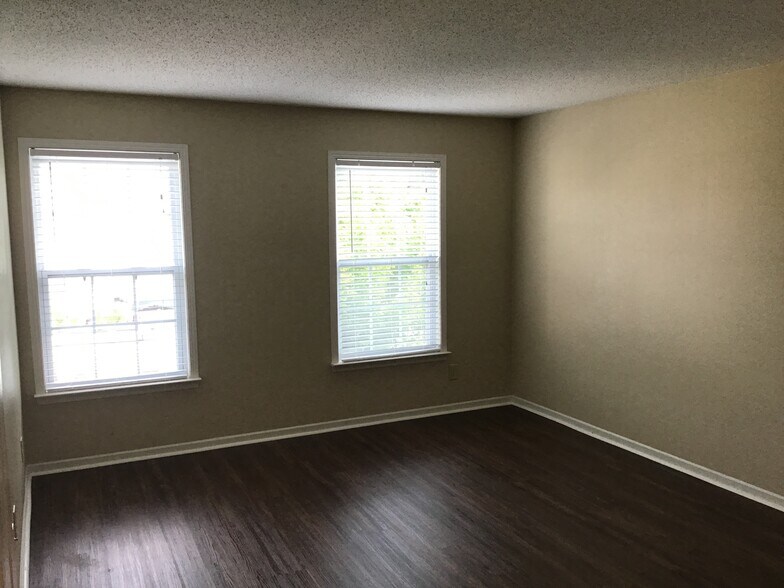 Building Photo - 12645 Republic Dr