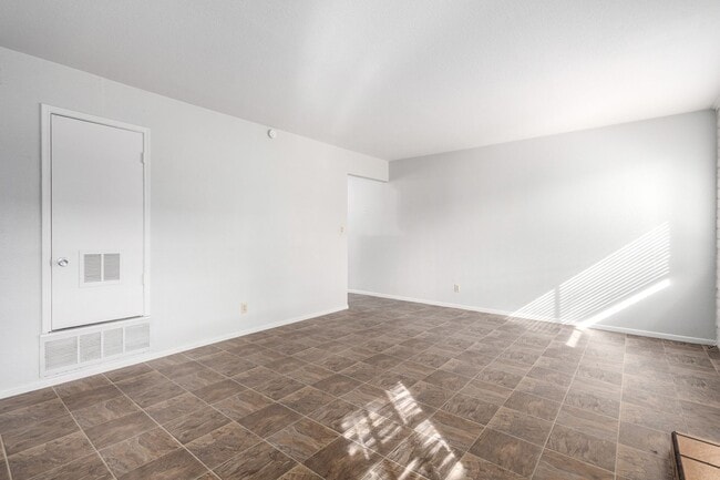 Building Photo - Prime Tempe Location – Minutes from ASU!