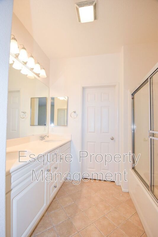 Building Photo - 74 Elm Dr
