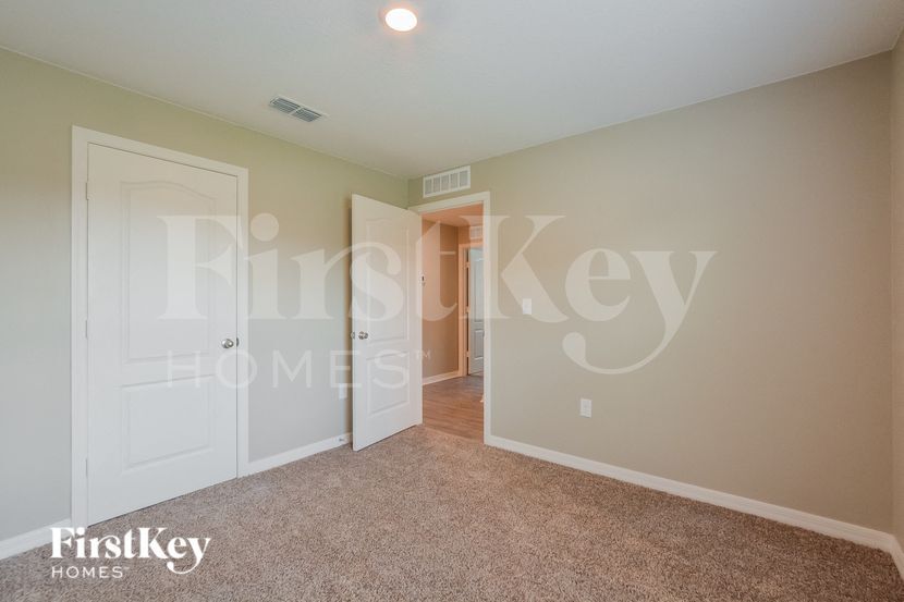 Building Photo - 437 Kensington View Dr