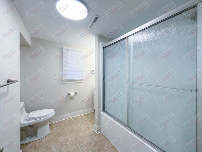 Building Photo - Updated Downtown Ranch with Mother-in-Law Suite