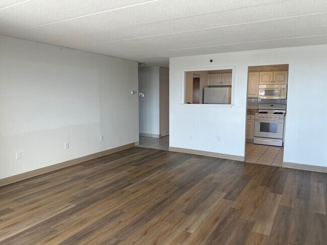 Building Photo - 1 Pond St