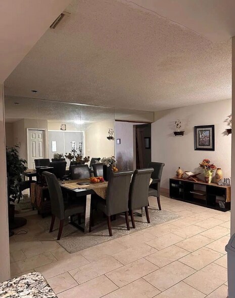 Building Photo - 257 S Fairbairn Dr