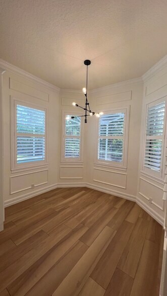 Building Photo - 104 NW Pleasant Grove Way