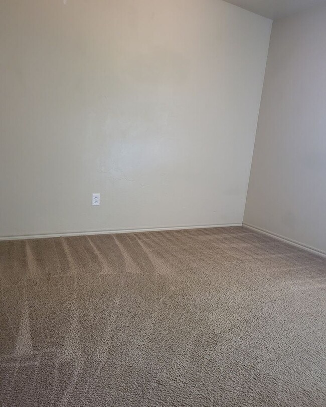 Building Photo - Welcome Home!!
