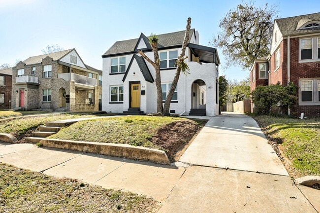 Building Photo - N Gatewood Ave Duplex