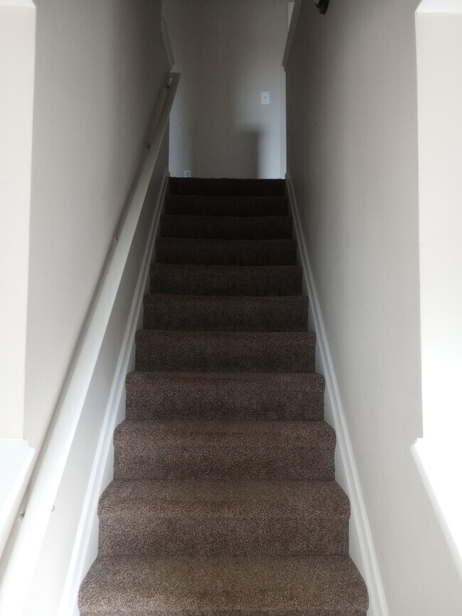 Building Photo - 3 Bedroom 2.5 Bathrooms