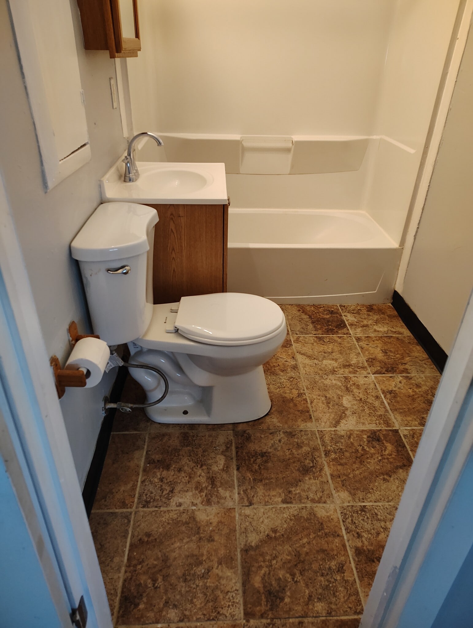 Building Photo - 1936 Shaftesbury Rd