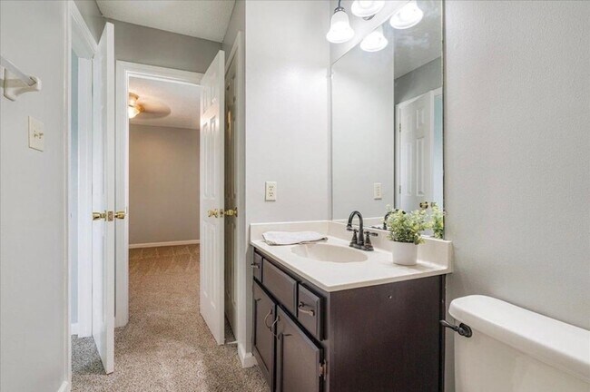 Building Photo - 772 Breeze Way