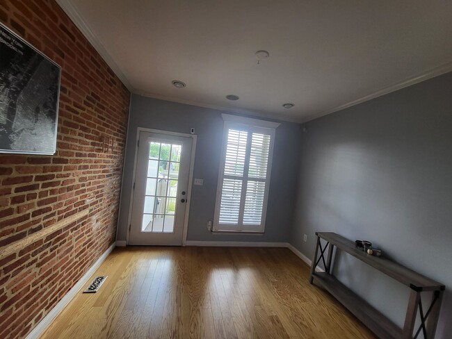 Building Photo - 2316 E Fayette St