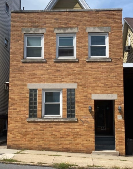 Primary Photo - 1216 13th Ave