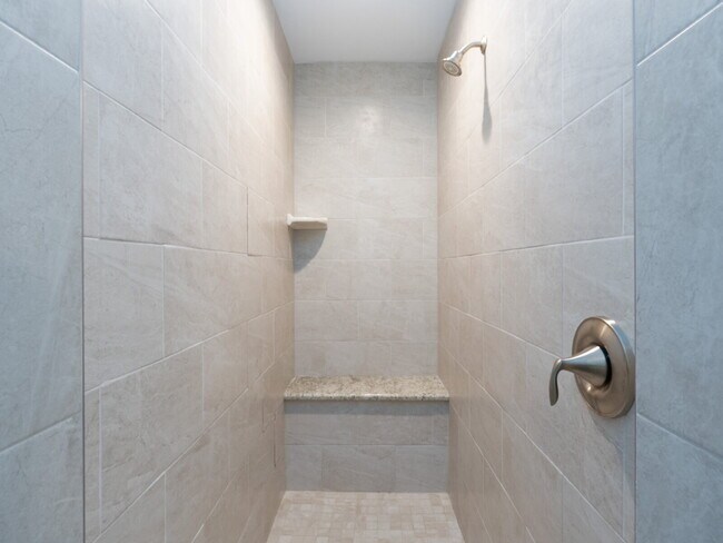 Building Photo - RENT THIS WITH ZERO DEPOSIT