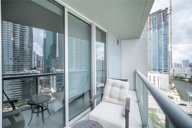 Building Photo - 475 Brickell Ave