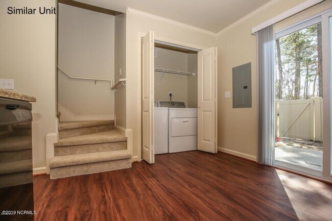Building Photo - Townhome in Midway Park - Boyington Place!