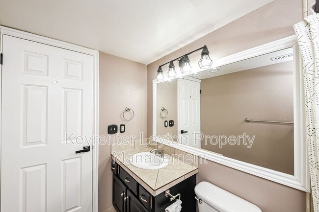 Building Photo - 650 S Main St