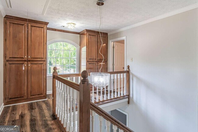 Building Photo - 736 Singley Dr