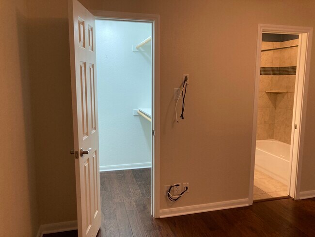 Building Photo - 100 Lorenz Rd