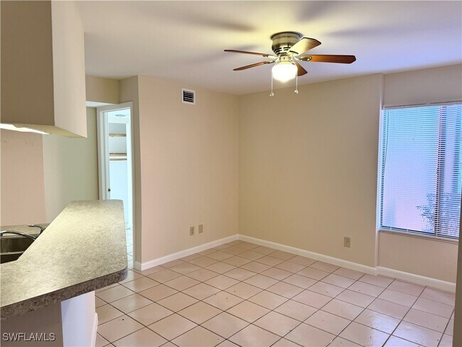 Building Photo - 124 Cypress Way E