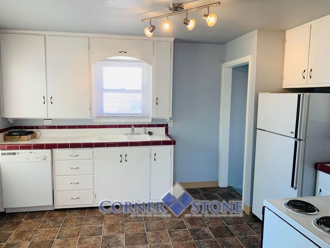 Building Photo - Charming Home with Large Detached Garage!