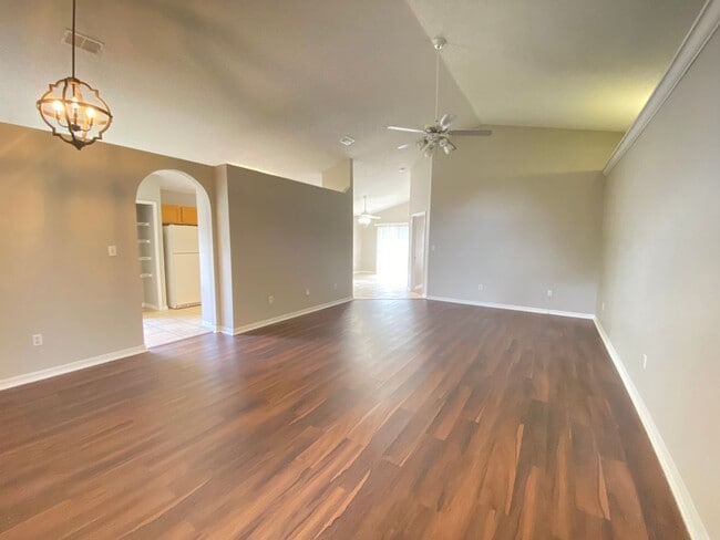 Building Photo - View this home today and Move in July 3rd!...