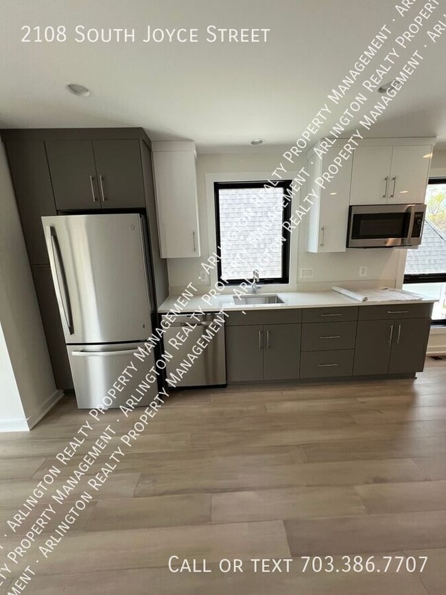 Building Photo - 2108 S Joyce St