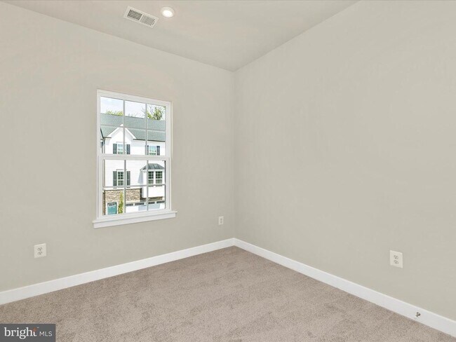 Building Photo - 353 Marquis St