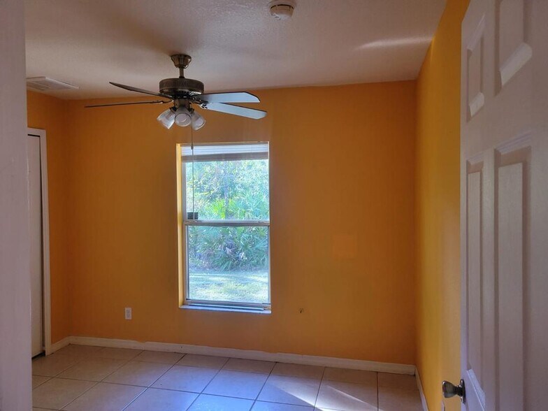 Building Photo - 5039 Locke Ln