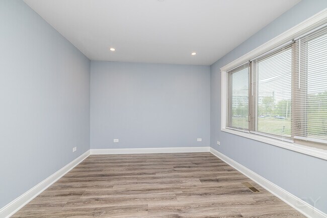 Building Photo - 1300 S Heath Ave