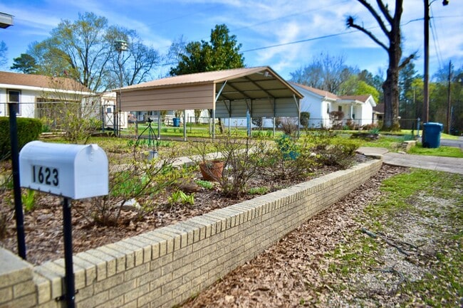 Building Photo - 1623 Texas St