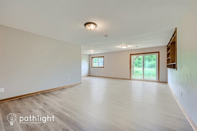 Building Photo - 325 Mindy Ln