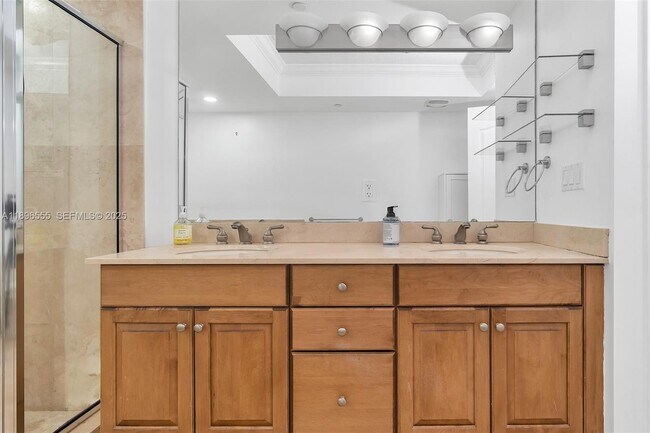 Building Photo - 9 NE 20th Ave