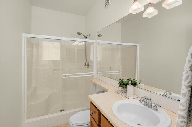 Building Photo - 2Bd/2Ba Issaquah Condo