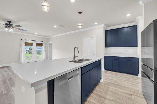 Building Photo - 147 Picnic Pl